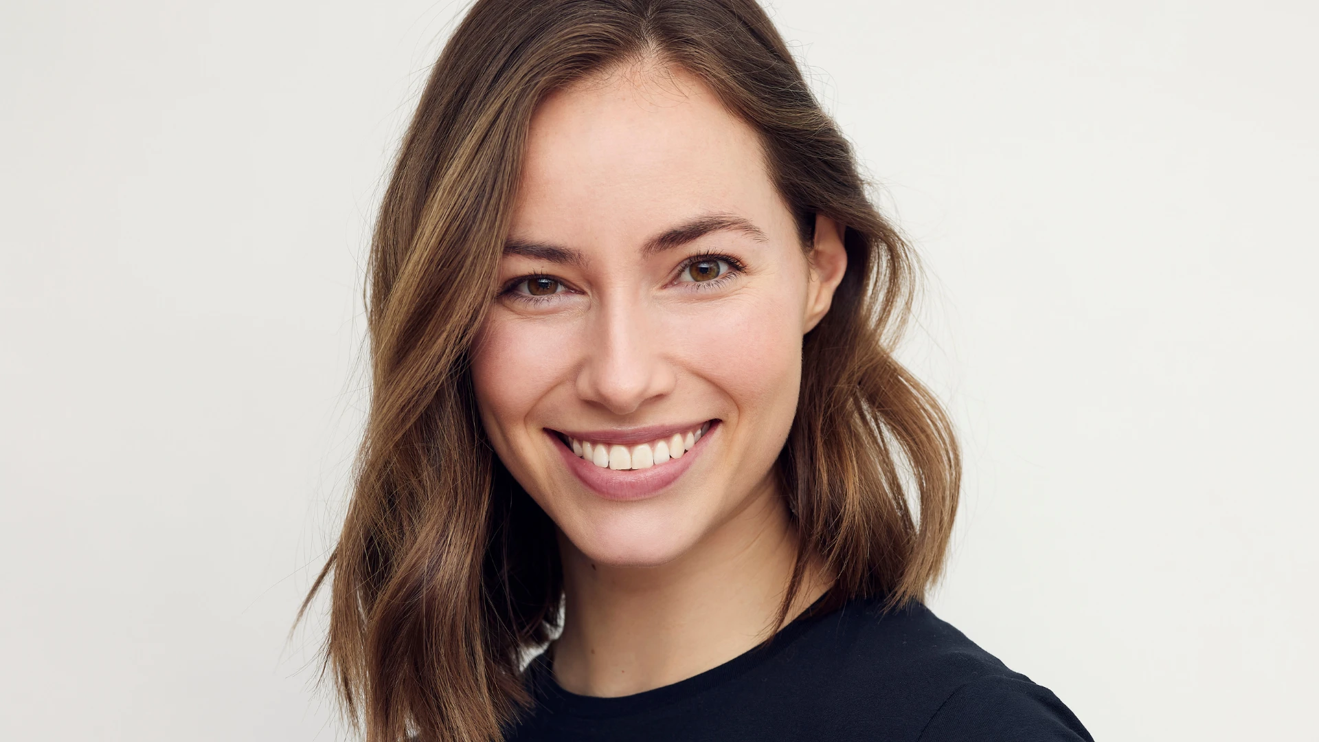 Sonrisa armónica y natural en primer plano